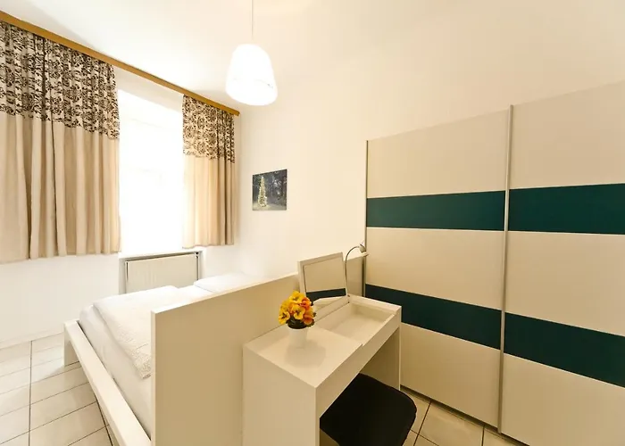 In Near Schoenbrunn & Westbahnhof - Keyless Check-in