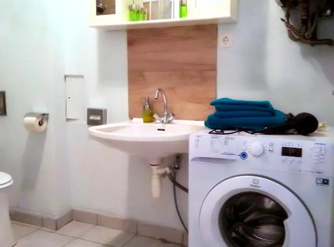 In Near Schoenbrunn & Westbahnhof - Keyless Check-in *