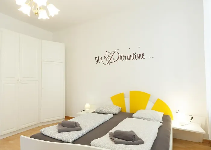 In Near Schoenbrunn & Westbahnhof - Keyless Check-in *
